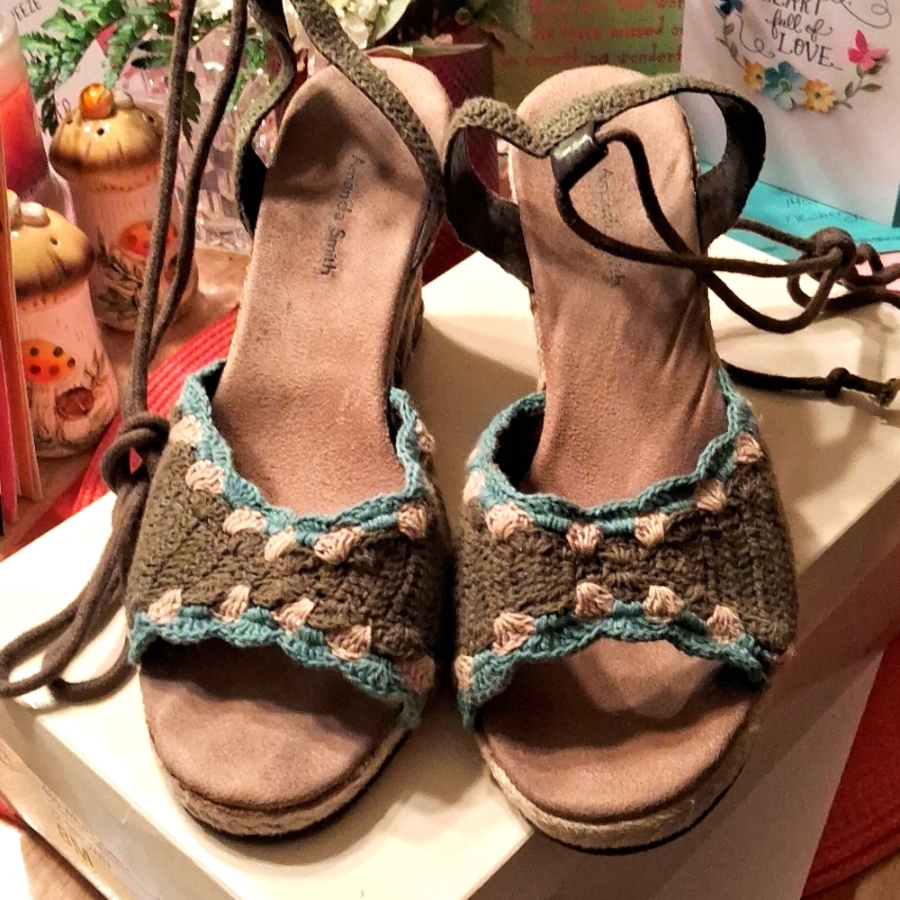 Vintage 90's,Wedge Heels with Embroidered Toes & Heels & Sexy Ankle Ties💚🤎